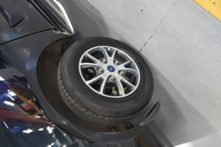 Used Ford Tourneo Custom 2023 2.0T Automatic Comfort Edition Right Rear Wheel Hub