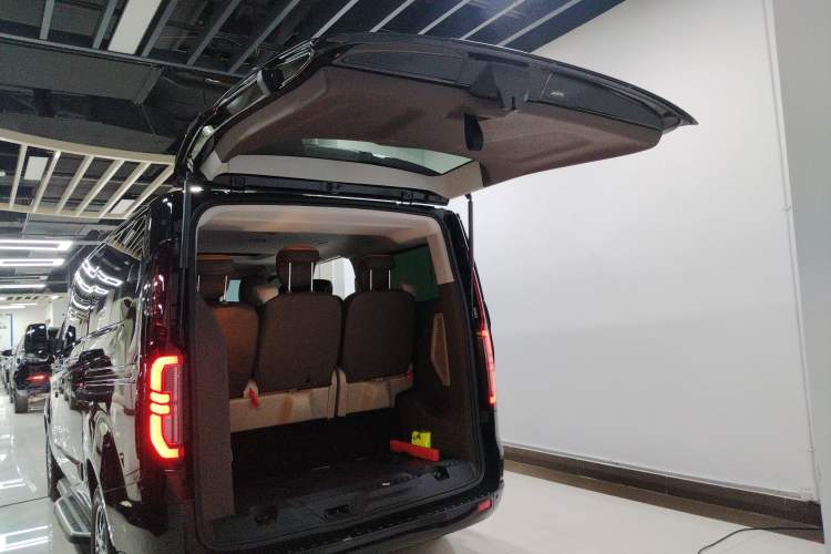 Used Ford Tourneo Custom 2023 2.0T Automatic Comfort Edition Trunk