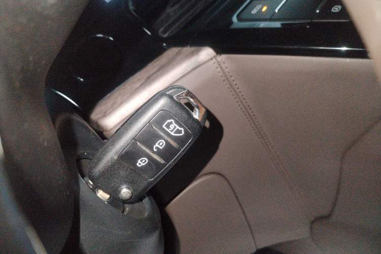 Used Ford Tourneo Custom 2023 2.0T Automatic Comfort Edition Vehicle Key