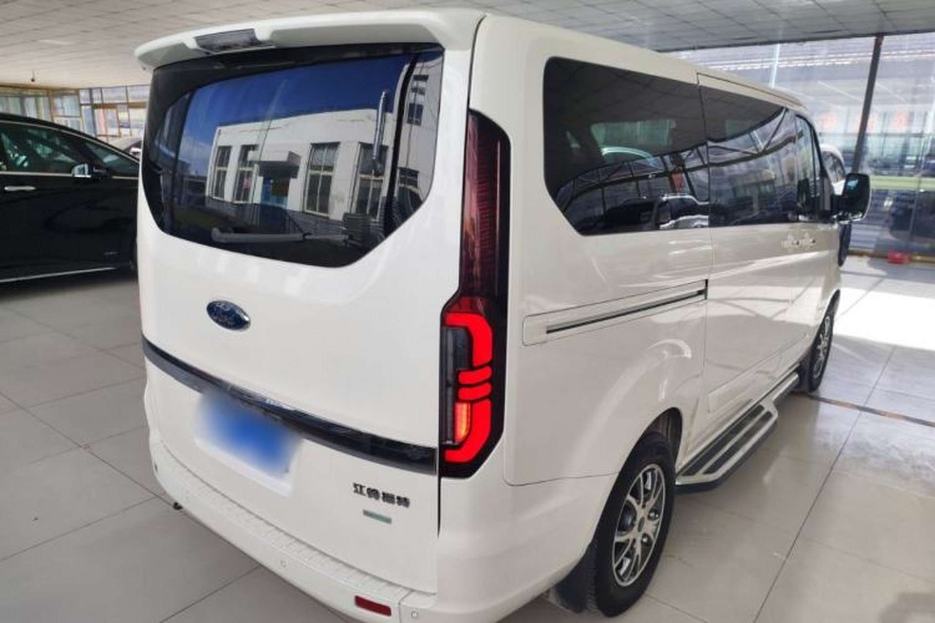 Used Ford Tourneo Custom 2023 2.0T Automatic Comfort Edition Exterior 5