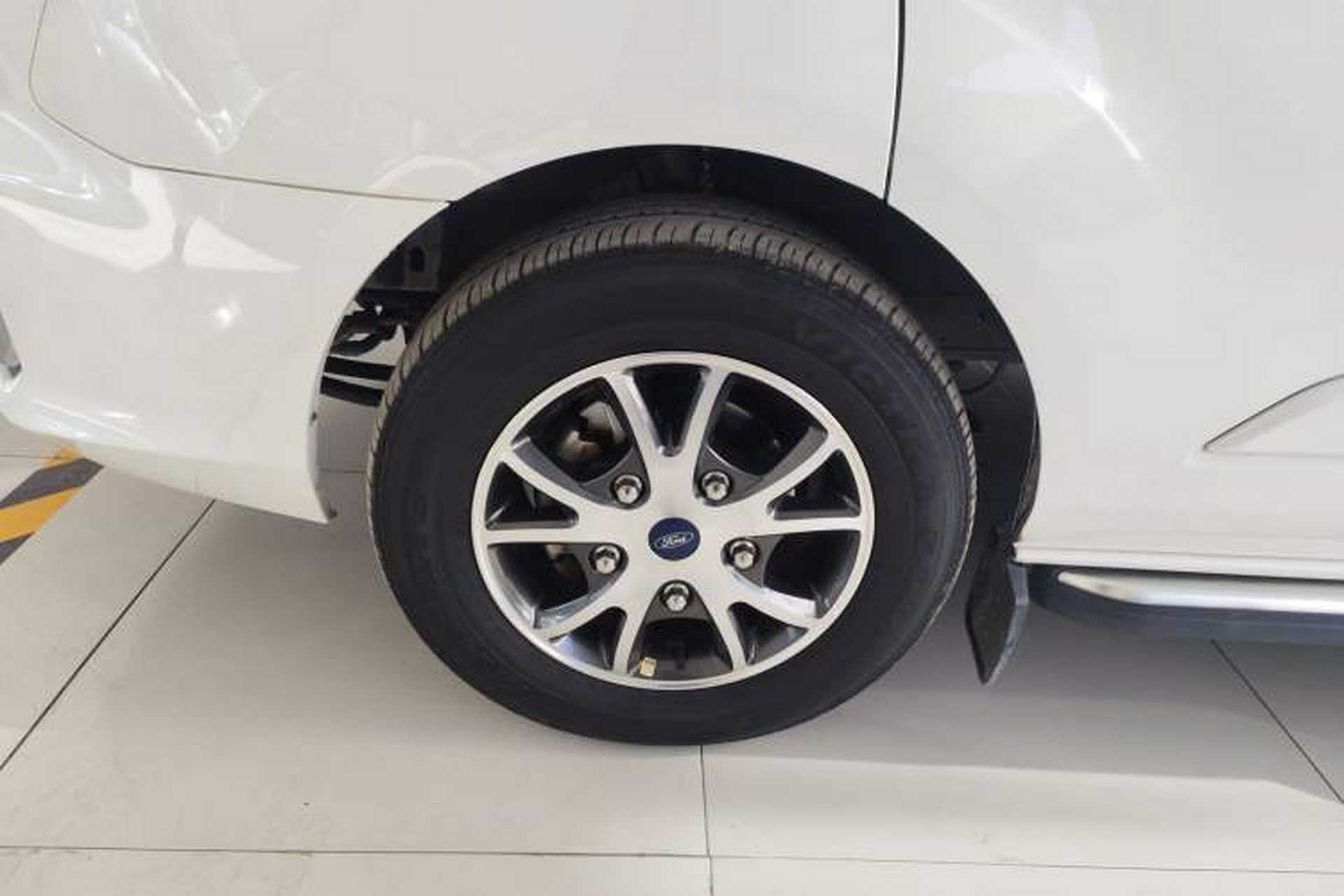 Used Ford Tourneo Custom 2023 2.0T Automatic Comfort Edition Exterior 7