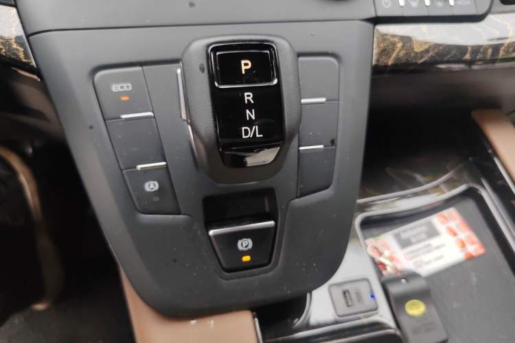 Used Ford Tourneo Custom  Gear Lever