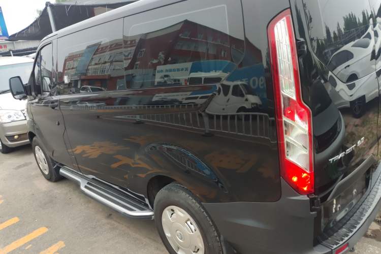 Used Ford Transit 2019 2.0T Diesel Multi-Purpose Commercial Vehicle Short Wheelbase Low Roof 6-Seater China VI Standard Exterior 3