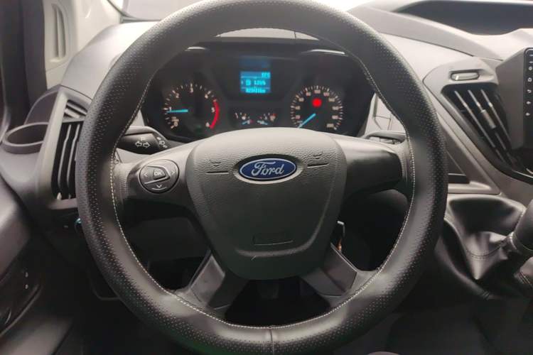 Used Ford Transit 2019 2.0T Diesel Multi-Purpose Commercial Vehicle Short Wheelbase Low Roof 6-Seater China VI Standard Steering Wheel