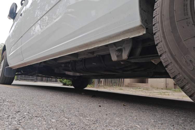 Used Ford Transit 2020 2.0T Gasoline Multi-Function Commercial Vehicle Mid-Drive Low-Roof Design with Dual Rear Doors Meeting China VI Emission Standards Chassis Rear Left