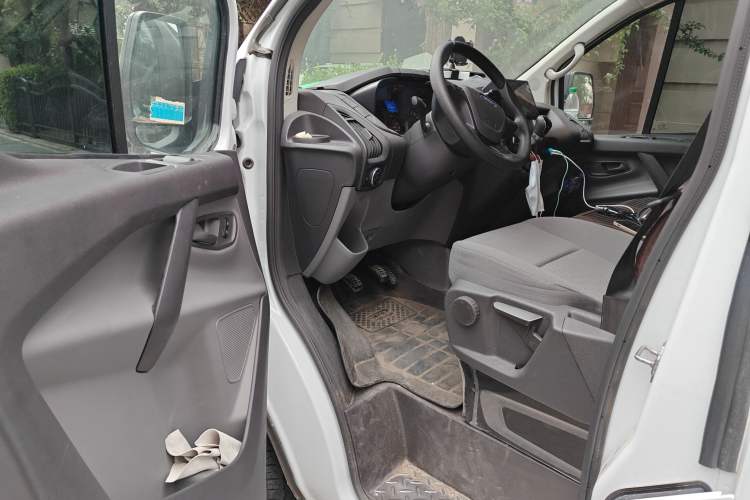 Used Ford Transit 2020 2.0T Gasoline Multi-Function Commercial Vehicle Mid-Drive Low-Roof Design with Dual Rear Doors Meeting China VI Emission Standards Driver Seat
