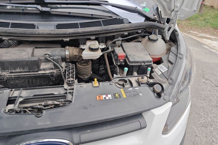 Used Ford Transit 2020 2.0T Gasoline Multi-Function Commercial Vehicle Mid-Drive Low-Roof Design with Dual Rear Doors Meeting China VI Emission Standards Engine Bay Left