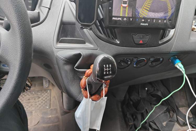 Used Ford Transit 2020 2.0T Gasoline Multi-Function Commercial Vehicle Mid-Drive Low-Roof Design with Dual Rear Doors Meeting China VI Emission Standards Gear Lever