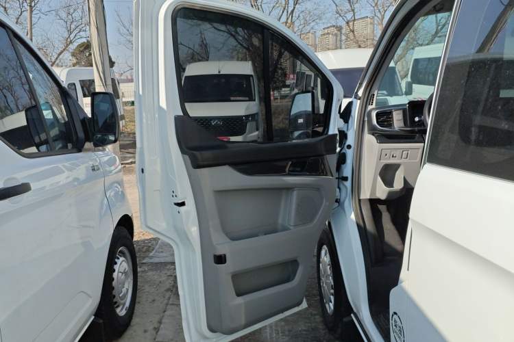 Used Ford Transit 2023 2.0T Diesel Manual Commercial & Travel Version Mid-axle Medium Roof 7/8/9-Seater Left Front Door Interior