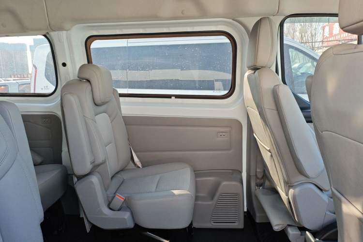 Used Ford Transit 2023 2.0T Diesel Manual Commercial & Travel Version Mid-axle Medium Roof 7/8/9-Seater Left Rear Door Interior