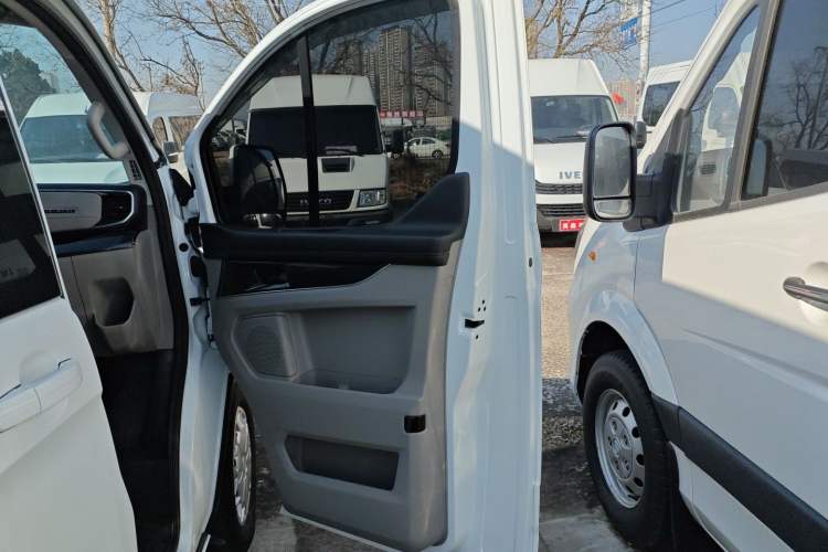 Used Ford Transit 2023 2.0T Diesel Manual Commercial & Travel Version Mid-axle Medium Roof 7/8/9-Seater Right Front Door Interior