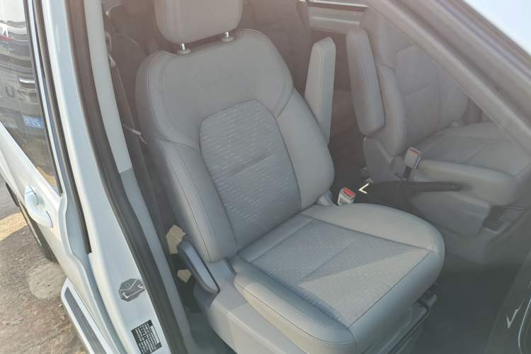 Used Ford Transit 2023 2.0T Diesel Manual Commercial & Travel Version Mid-axle Medium Roof 7/8/9-Seater Right Front Seat
