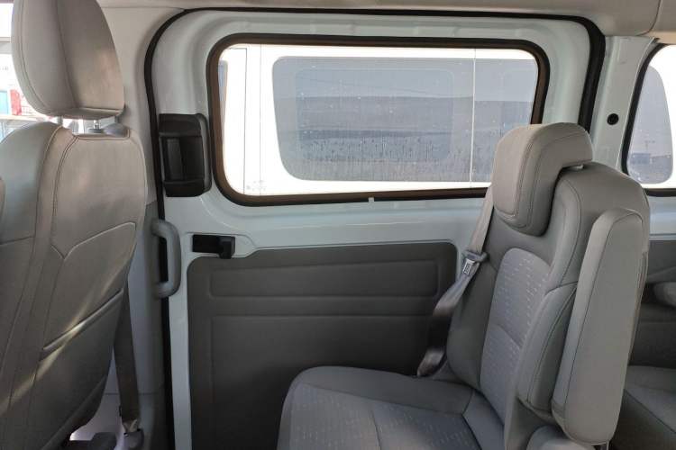 Used Ford Transit 2023 2.0T Diesel Manual Commercial & Travel Version Mid-axle Medium Roof 7/8/9-Seater Right Rear Door Interior