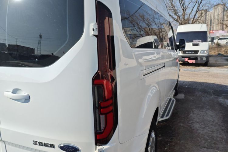 Used Ford Transit 2023 2.0T Diesel Manual Commercial & Travel Version Mid-axle Medium Roof 7/8/9-Seater Right Rear Taillight