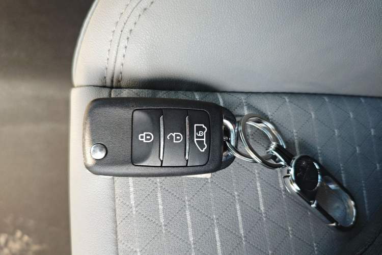 Used Ford Transit 2023 2.0T Diesel Manual Commercial & Travel Version Mid-axle Medium Roof 7/8/9-Seater Vehicle Key