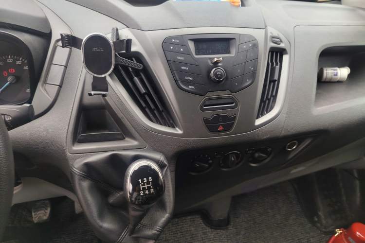 Used Ford Transit 2017 2.0T Diesel Multi-Purpose Commercial Vehicle Short Wheelbase Low Roof China V Standard Audio And AC Panel