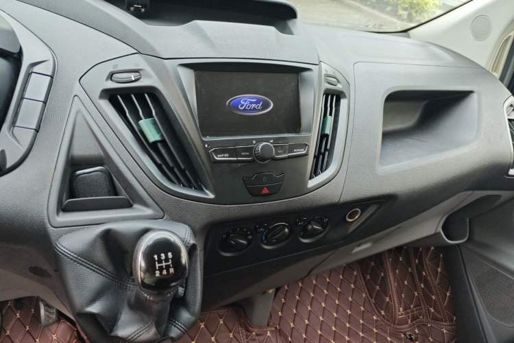 Used Ford Transit 2017 2.0T Diesel Multi-Purpose Commercial Vehicle Short Wheelbase Low Roof China V Standard Audio And AC Panel