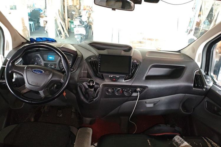 Used Ford Transit 2017 2.0T Diesel Multi-Purpose Commercial Vehicle Short Wheelbase Low Roof China V Standard Center Console