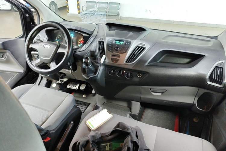 Used Ford Transit 2017 2.0T Diesel Multi-Purpose Commercial Vehicle Short Wheelbase Low Roof China V Standard Center Console