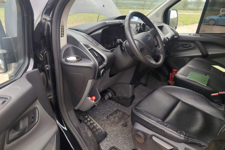 Used Ford Transit 2017 2.0T Diesel Multi-Purpose Commercial Vehicle Short Wheelbase Low Roof China V Standard Driver Seat