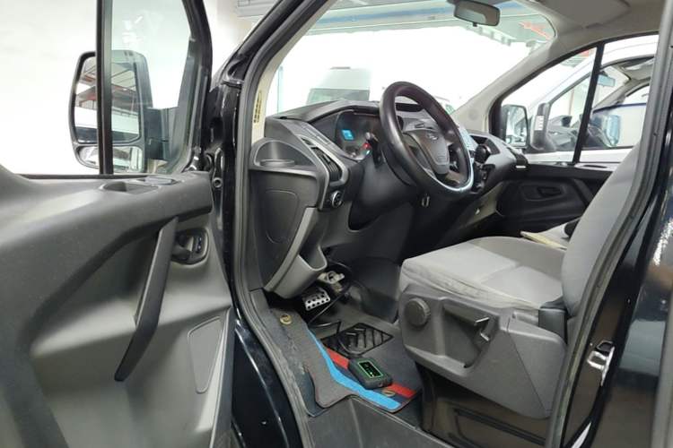 Used Ford Transit 2017 2.0T Diesel Multi-Purpose Commercial Vehicle Short Wheelbase Low Roof China V Standard Driver Seat