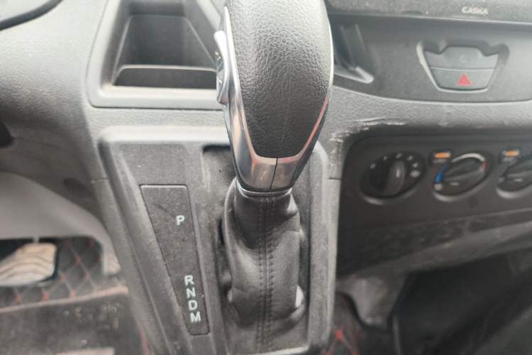 Used Ford Transit 2017 2.0T Gasoline Automatic Multi-Function Commercial Vehicle Mid-Drive Mid-Roof China V-standard Gear Lever