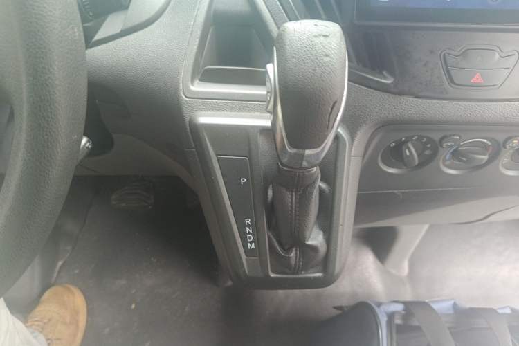 Used Ford Transit 2017 2.0T Gasoline Automatic Multi-Function Commercial Vehicle Mid-Drive Mid-Roof China V-standard Gear Lever