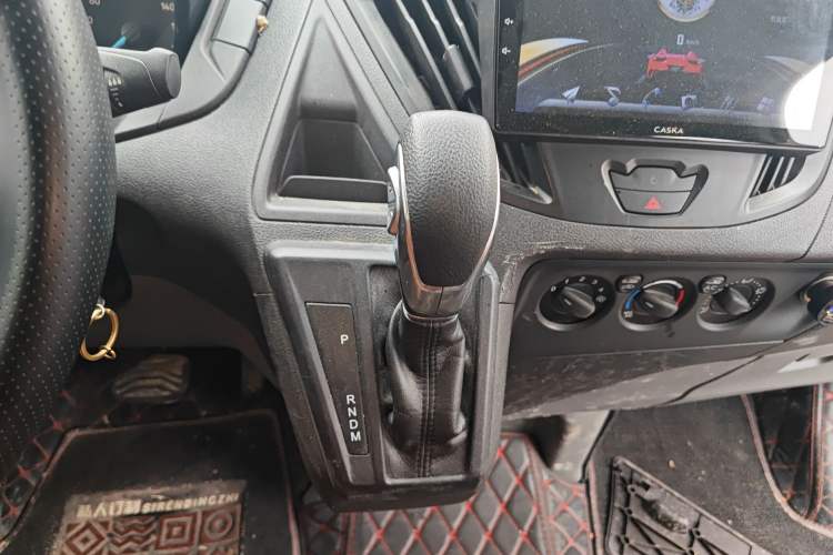Used Ford Transit 2017 2.0T Gasoline Automatic Multi-Function Commercial Vehicle Mid-Drive Mid-Roof China V-standard Gear Lever