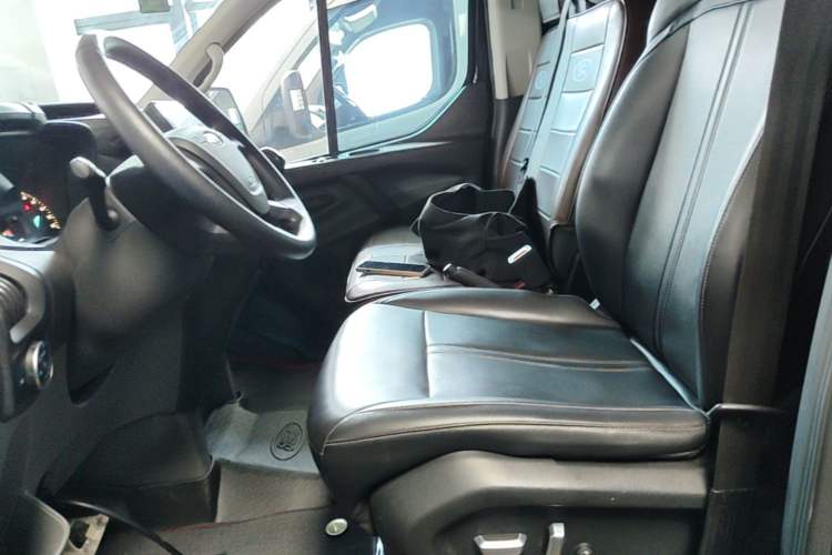 Used Ford Transit 2017 2.0T Diesel Multi-Purpose Commercial Vehicle Short Wheelbase Low Roof China V Standard Left Front Seat