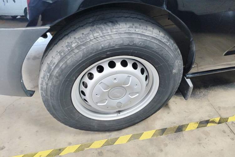 Used Ford Transit 2017 2.0T Diesel Multi-Purpose Commercial Vehicle Short Wheelbase Low Roof China V Standard Left Front Wheel Hub