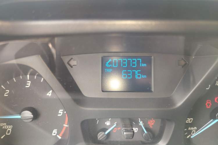 Used Ford Transit 2017 2.0T Diesel Multi-Purpose Commercial Vehicle Short Wheelbase Low Roof China V Standard Odometer Close Up