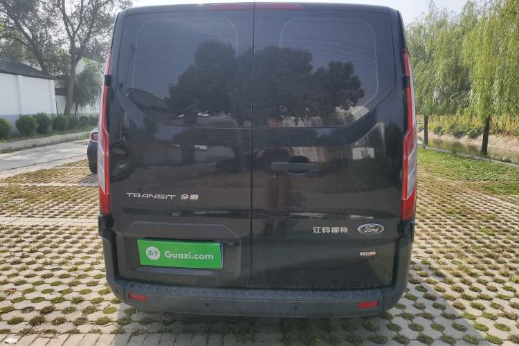 Used Ford Transit 2017 2.0T Diesel Multi-Purpose Commercial Vehicle Short Wheelbase Low Roof China V Standard Rear