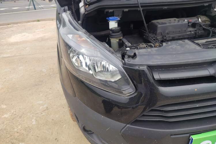 Used Ford Transit 2017 2.0T Diesel Multi-Purpose Commercial Vehicle Short Wheelbase Low Roof China V Standard Right Front Headlight