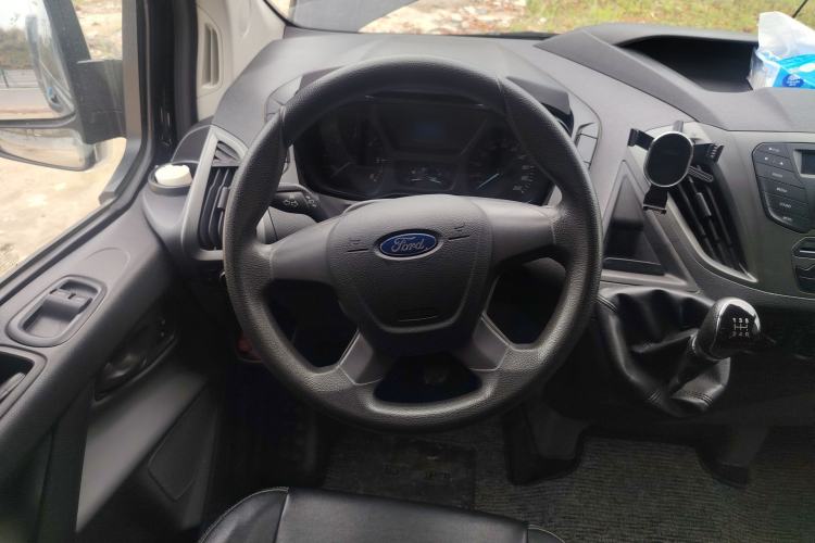 Used Ford Transit 2017 2.0T Diesel Multi-Purpose Commercial Vehicle Short Wheelbase Low Roof China V Standard Steering Wheel