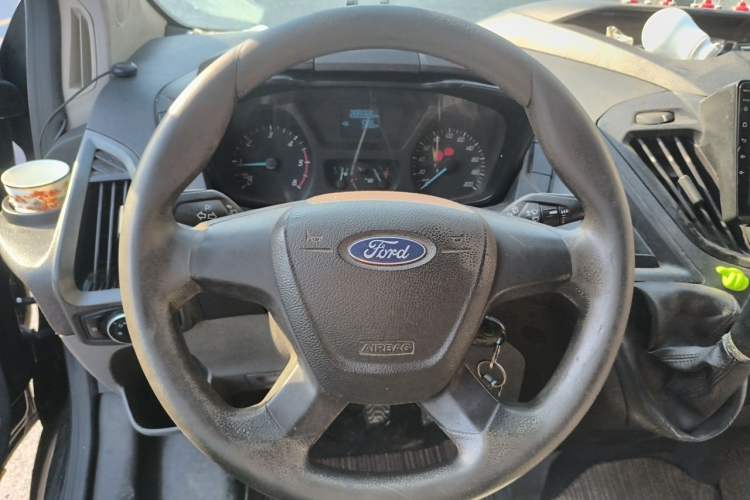 Used Ford Transit 2017 2.0T Diesel Multi-Function Commercial Vehicle Mid-Drive Mid-Roof China V Standard Steering Wheel