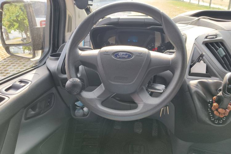 Used Ford Transit 2017 2.0T Diesel Multi-Purpose Commercial Vehicle Short Wheelbase Low Roof China V Standard Steering Wheel