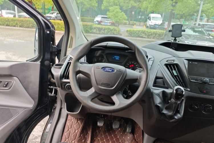 Used Ford Transit 2017 2.0T Diesel Multi-Purpose Commercial Vehicle Short Wheelbase Low Roof China V Standard Steering Wheel