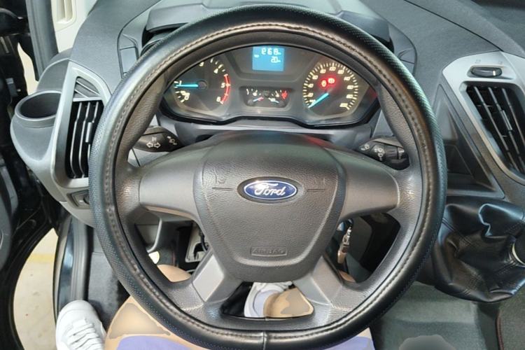 Used Ford Transit 2017 2.0T Diesel Multi-Purpose Commercial Vehicle Short Wheelbase Low Roof China V Standard Steering Wheel