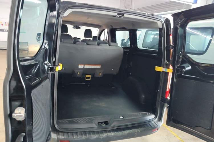 Used Ford Transit 2017 2.0T Diesel Multi-Purpose Commercial Vehicle Short Wheelbase Low Roof China V Standard Trunk
