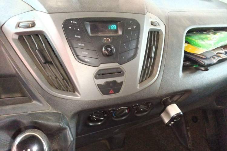 Used Ford Transit 2017 2.0T Diesel Multi-Purpose Commercial Vehicle Short Wheelbase Low Roof China V Standard Audio And AC Panel