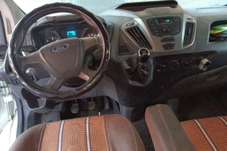 Used Ford Transit 2017 2.0T Diesel Multi-Purpose Commercial Vehicle Short Wheelbase Low Roof China V Standard Center Console