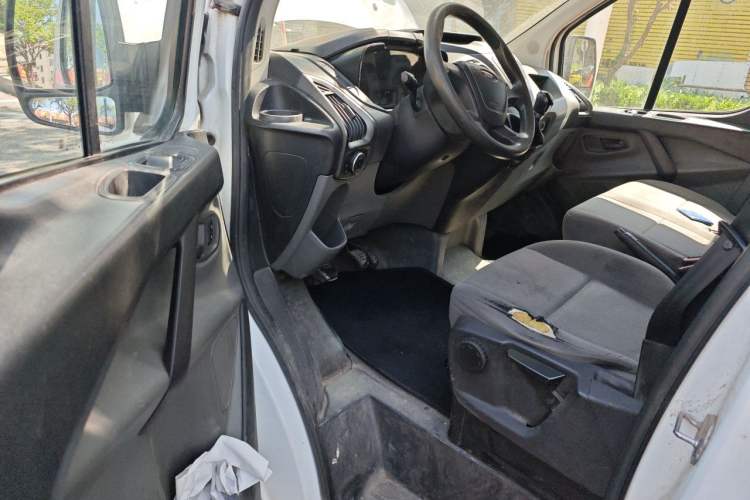 Used Ford Transit 2017 2.0T Diesel Van Short Wheelbase Low Roof China V Standard Driver Seat
