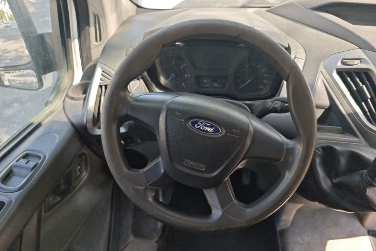 Used Ford Transit 2017 2.0T Diesel Van Short Wheelbase Low Roof China V Standard Steering Wheel