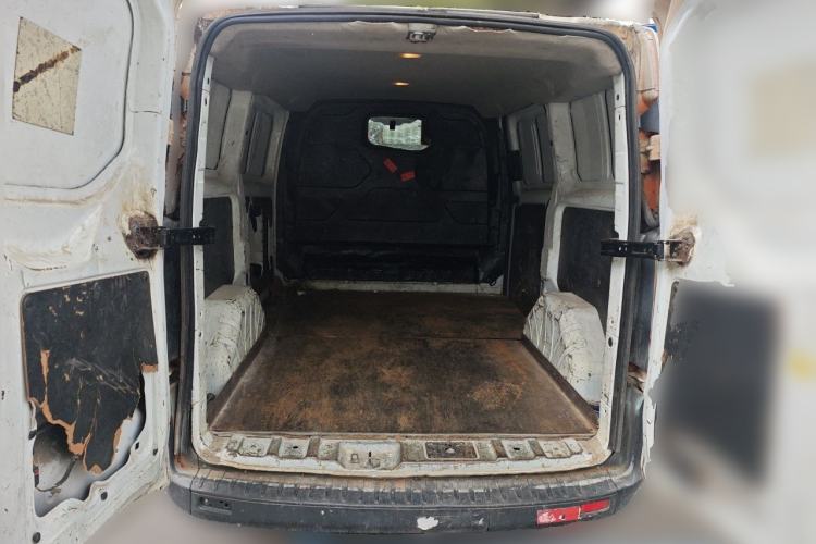Used Ford Transit 2017 2.0T Diesel Van Short Wheelbase Low Roof China V Standard Trunk