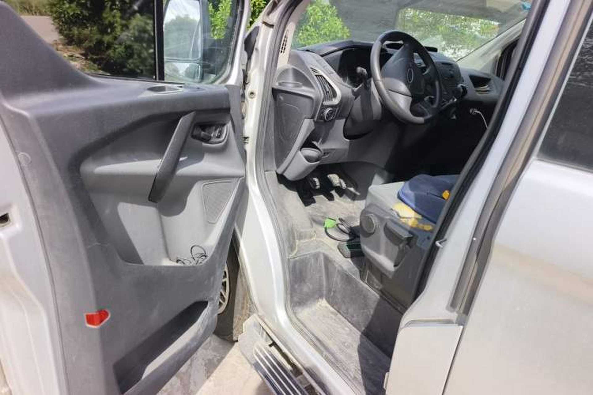 Used Ford Transit 2017 2.0T Diesel Multi-Function Commercial Vehicle Short Wheelbase Mid-Roof China V Standard Driver Seat