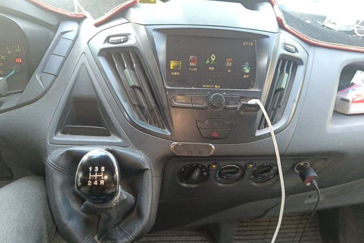 Used Ford Transit 2017 2.0T Diesel Multi-Purpose Commercial Vehicle Short Wheelbase Low Roof China V Standard Audio And AC Panel