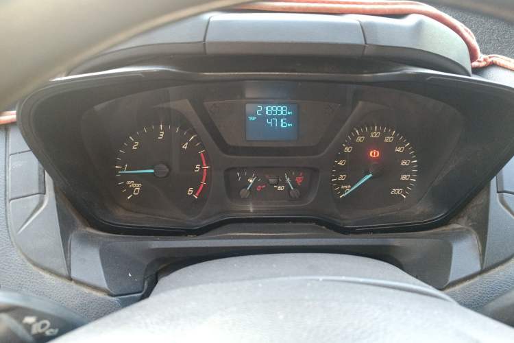 Used Ford Transit 2017 2.0T Diesel Multi-Purpose Commercial Vehicle Short Wheelbase Low Roof China V Standard Instrument Cluster