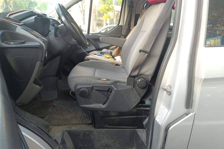 Used Ford Transit 2017 2.0T Diesel Multi-Purpose Commercial Vehicle Short Wheelbase Low Roof China V Standard Left Front Seat
