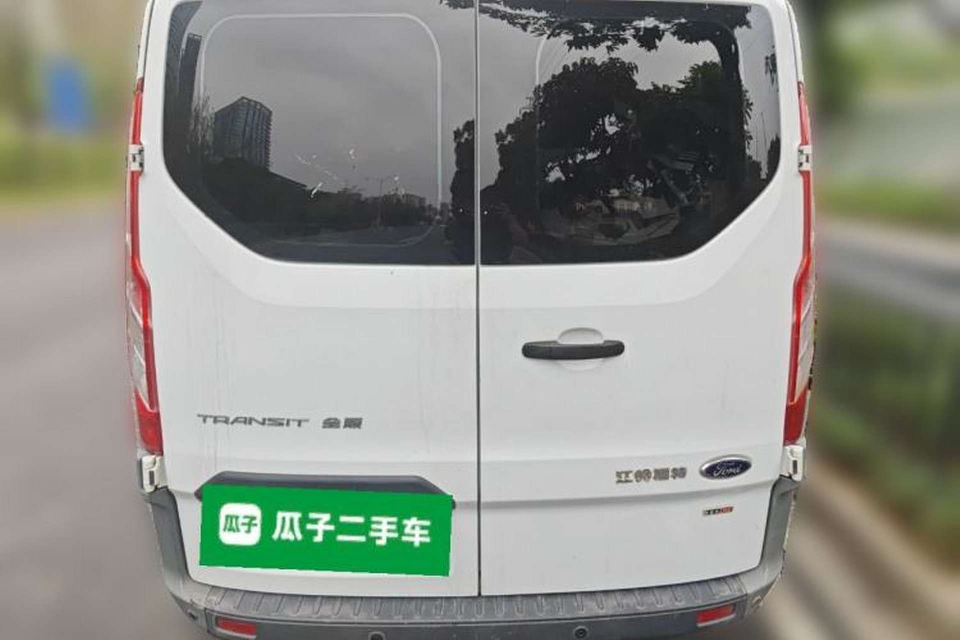 Used Ford Transit 2017 2.0T Diesel Multi-Purpose Commercial Vehicle Short Wheelbase Low Roof China V Standard Rear