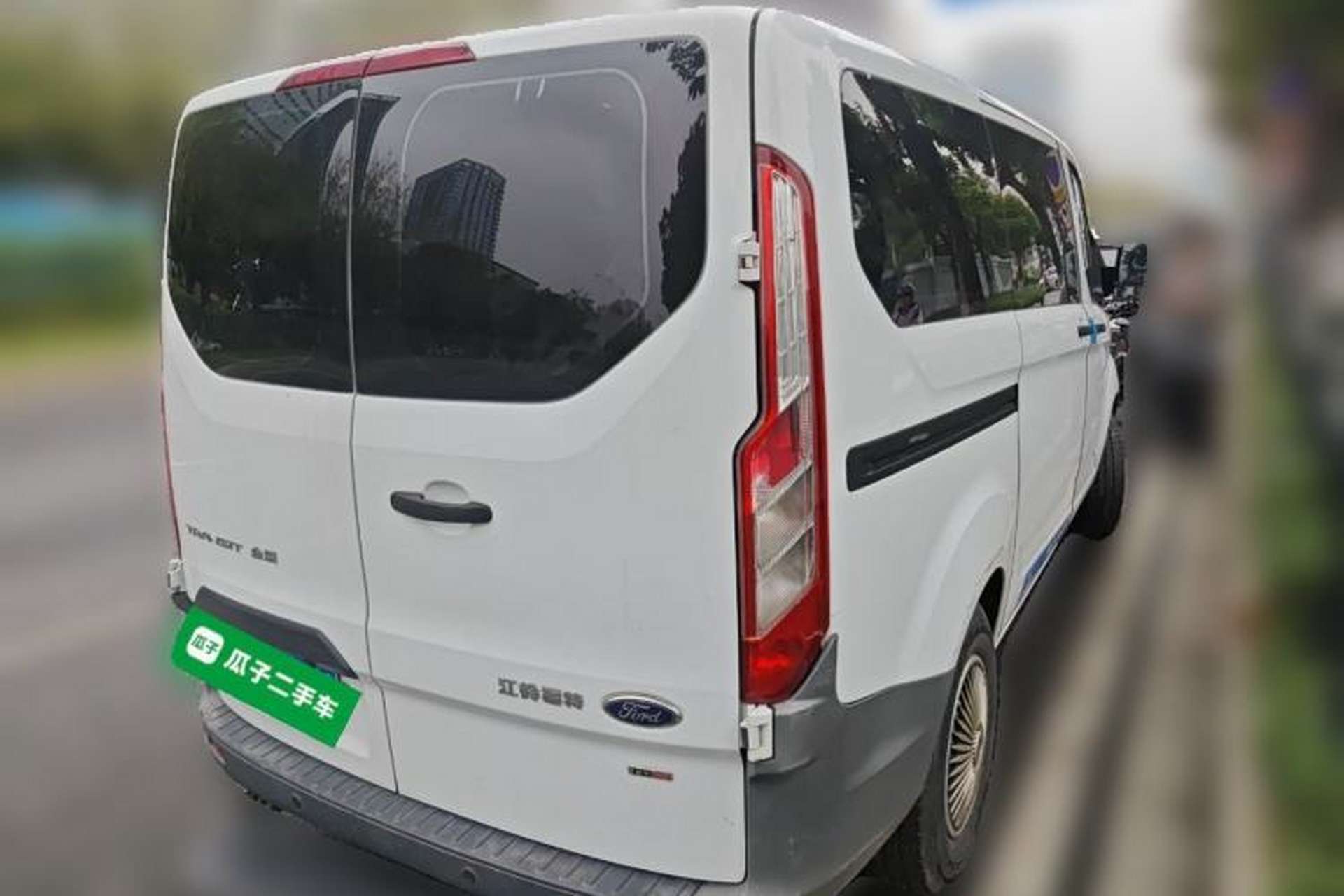 Used Ford Transit 2017 2.0T Diesel Multi-Purpose Commercial Vehicle Short Wheelbase Low Roof China V Standard Rear Right 45 Deg